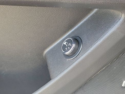 Used 2019 Chevrolet Traverse LT w/ LT Premium Package FWD image 18
