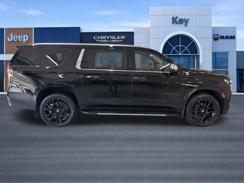 Used 2023 Chevrolet Suburban Premier AWD/4WD image 9