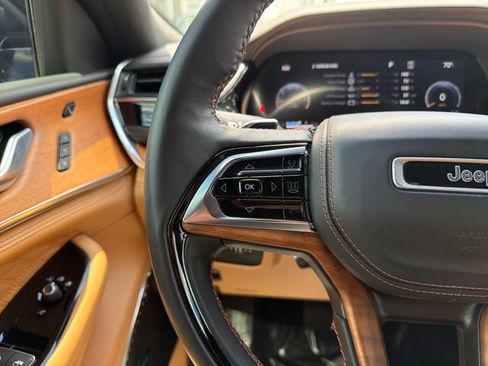 Used 2023 Jeep Grand Cherokee Summit AWD/4WD image 16