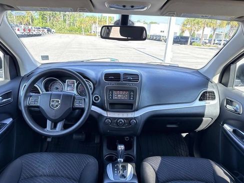 Used 2019 Dodge Journey SE FWD image 12