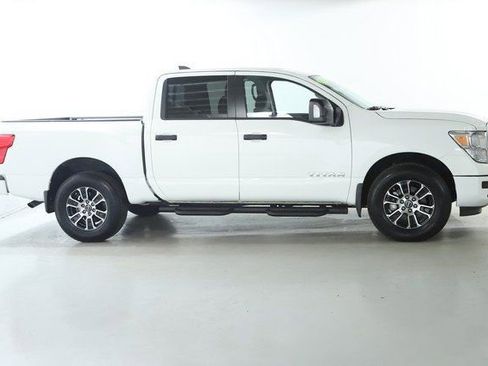 Used 2024 Nissan Titan SV w/ SV Convenience Package image 11