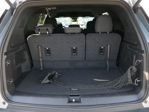 Used 2025 Chevrolet Traverse LT image 23