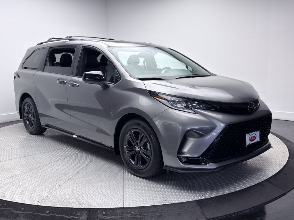 Used 2026 Toyota Sienna XSE AWD/4WD image 3