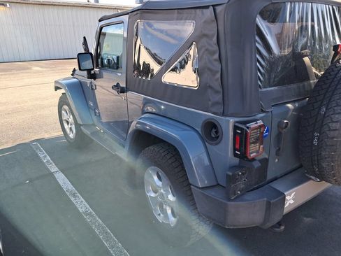 Used 2015 Jeep Wrangler Sahara w/ Dual Top Group AWD/4WD image 8