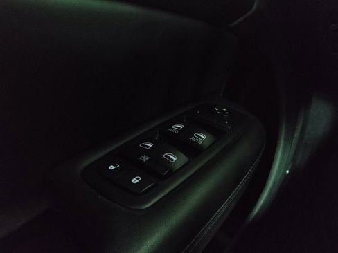 Used 2015 Chrysler 200 S w/ Navigation & Sound Group I FWD image 27
