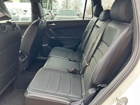 Used 2022 Volkswagen Tiguan SEL R-Line image 9