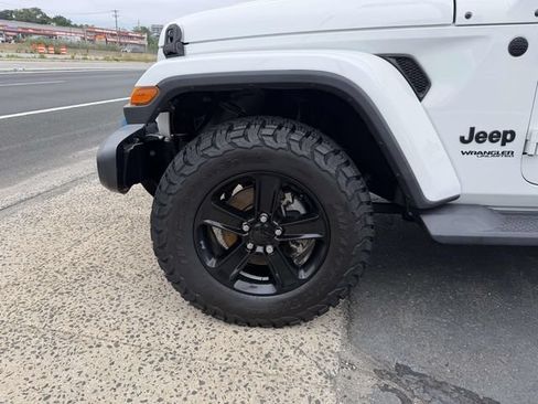 Used 2020 Jeep Wrangler Unlimited Sahara AWD/4WD image 6