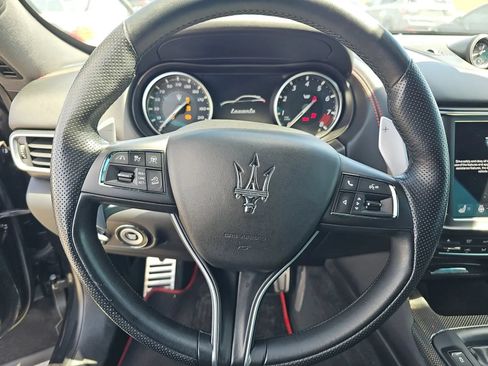Used 2022 Maserati Levante Modena S AWD/4WD image 3