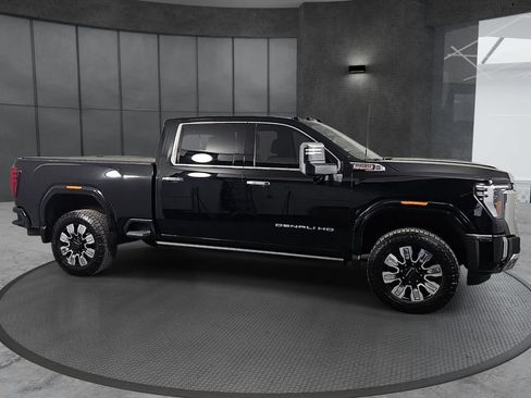 Used 2024 GMC Sierra 3500 Denali w/ Denali Reserve Package AWD/4WD image 4