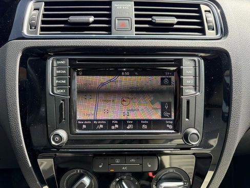 Used 2017 Volkswagen Jetta Sport image 11