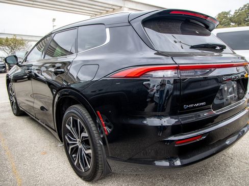 Certified 2025 Toyota Crown Signia XLE image 10