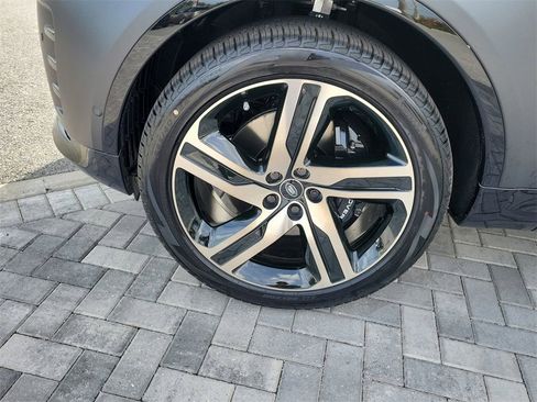 New 2026 Land Rover Discovery Limited Edition image 13