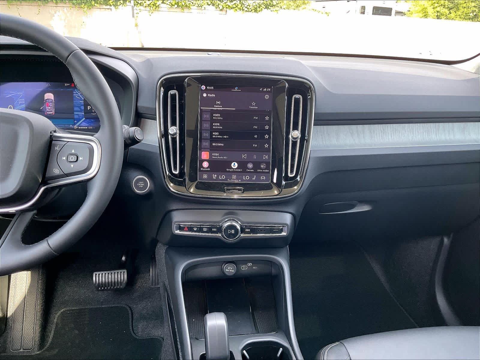New 2026 Volvo XC40 B5 Core w/ Climate Package AWD/4WD image 9
