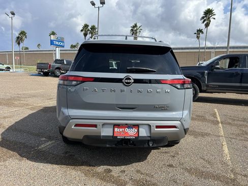 Used 2022 Nissan Pathfinder Platinum w/ Cargo Package image 5