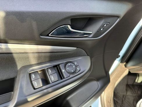 Used 2022 Chevrolet Bolt EUV LT w/ Comfort Package image 10