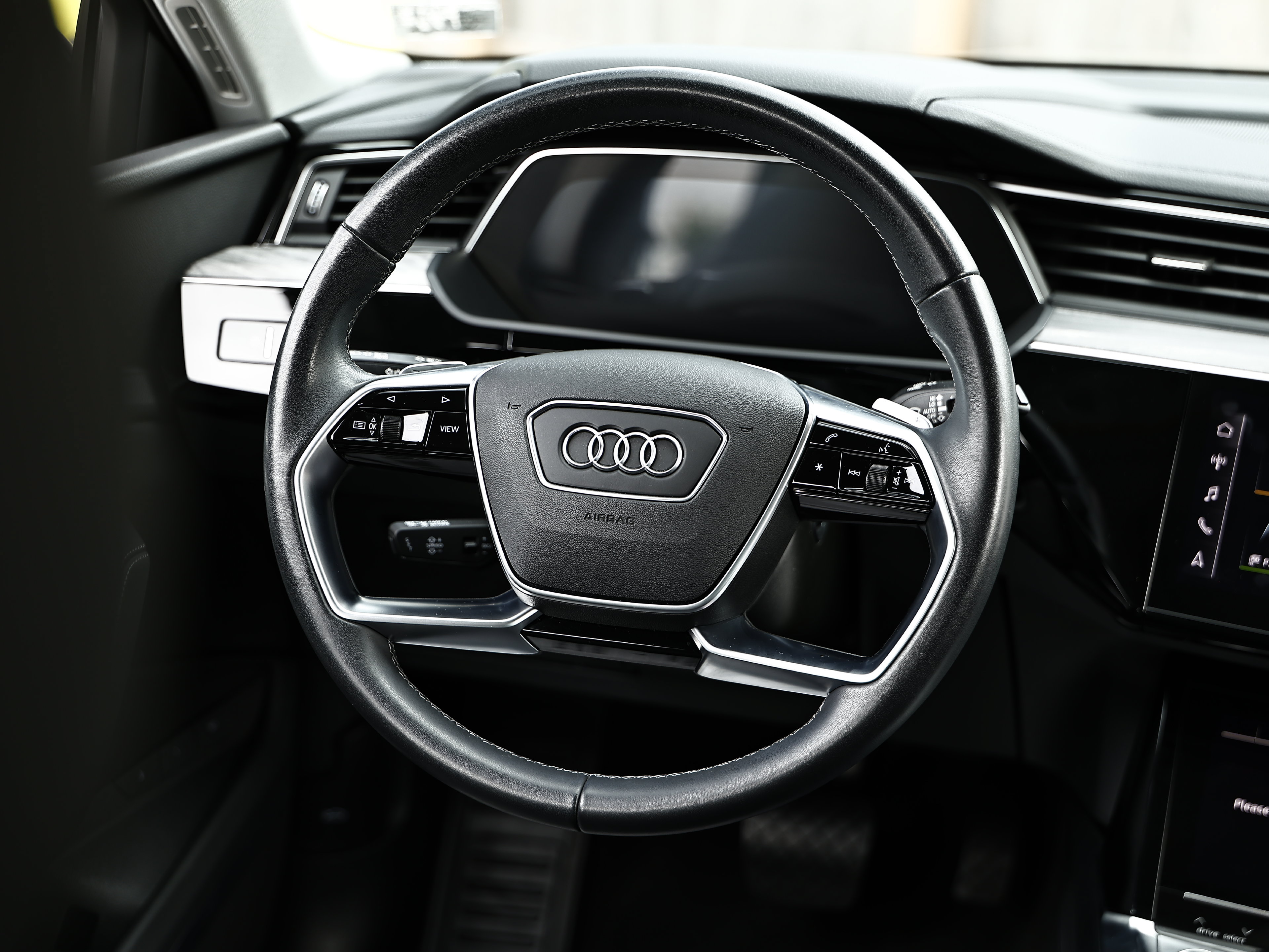 Used 2024 Audi Q8 e-tron Premium Plus w/ Premium Plus Package AWD/4WD image 28