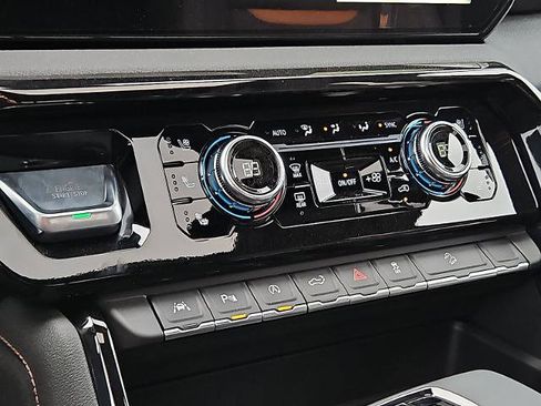 New 2026 GMC Sierra 1500 AT4 AWD/4WD image 14