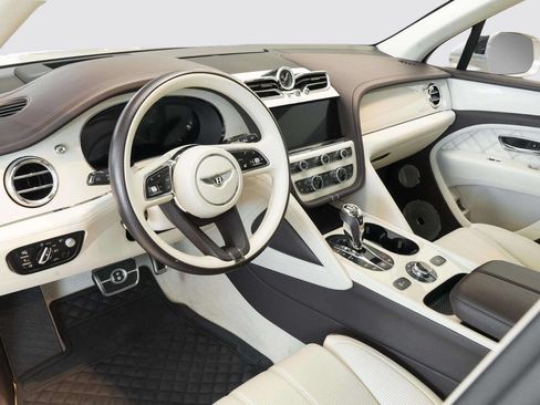Used 2022 Bentley Bentayga AWD/4WD image 30