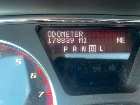 Used 2015 GMC Acadia SLT AWD/4WD image 2