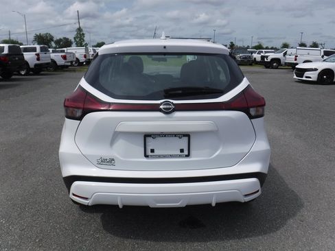 Used 2023 Nissan Kicks S FWD image 5