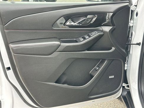 Used 2022 Chevrolet Traverse RS image 21