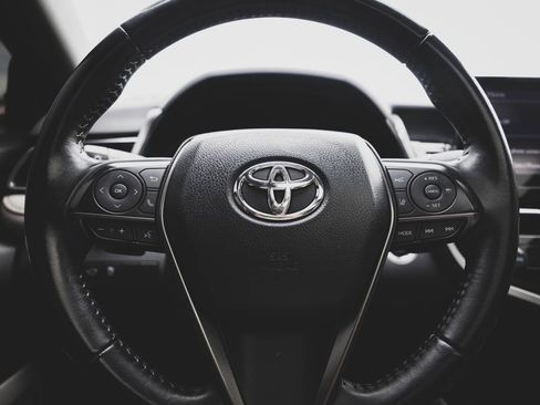 Used 2022 Toyota Camry XSE w/ Navigation Package FWD image 13