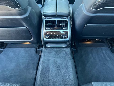 Used 2020 BMW 750i xDrive w/ Executive Package AWD/4WD image 18