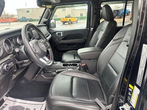 Used 2022 Jeep Wrangler Unlimited Sahara w/ Cold Weather Group AWD/4WD image 18