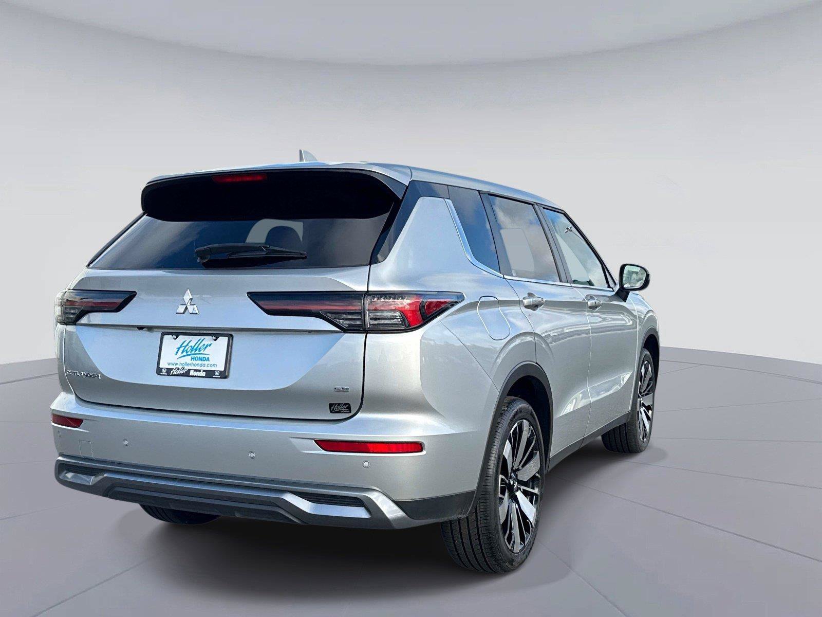 Used 2025 Mitsubishi Outlander SE FWD image 4