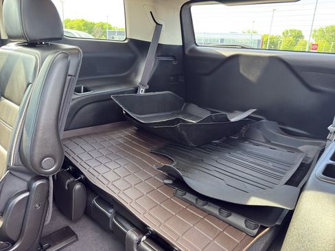 Certified 2023 GMC Acadia Denali w/ Denali Ultimate Package AWD/4WD image 36