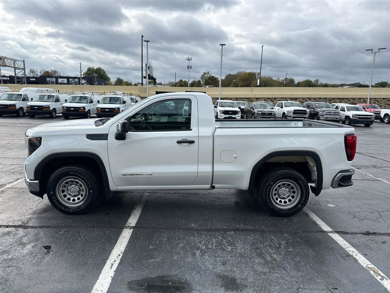 Used 2022 GMC Sierra 1500 Pro w/ Pro Value Package RWD image 5
