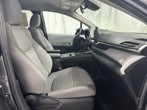 Used 2025 Toyota Sienna LE image 65