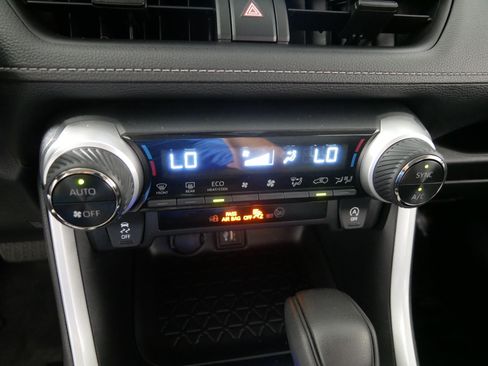 Used 2024 Toyota RAV4 XLE AWD/4WD image 23