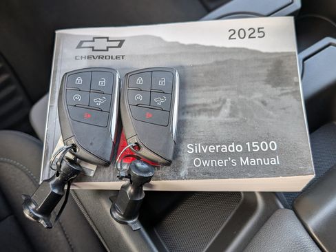 Used 2025 Chevrolet Silverado 1500 Custom image 34