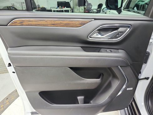Used 2023 Chevrolet Suburban Premier image 37