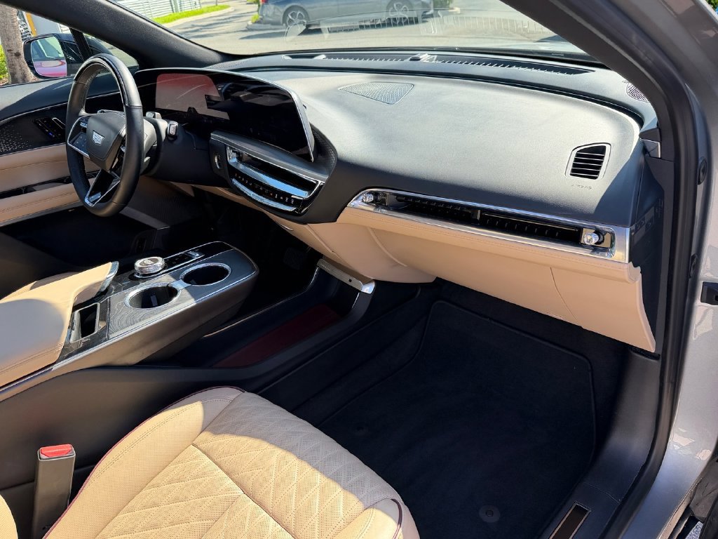 Used 2024 Cadillac Lyriq Luxury w/ Nappa Leather Package RWD image 21