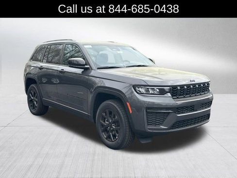 New 2026 Jeep Grand Cherokee 4WD image 3