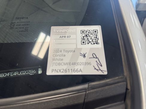 Used 2024 Toyota Corolla SE w/ SE Package image 24