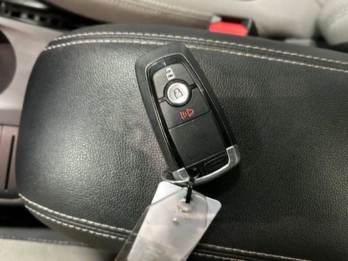 Used 2020 Ford Escape SE image 20