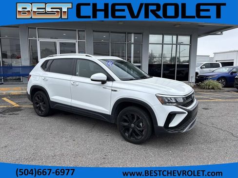 Used 2024 Volkswagen Taos SE image 1