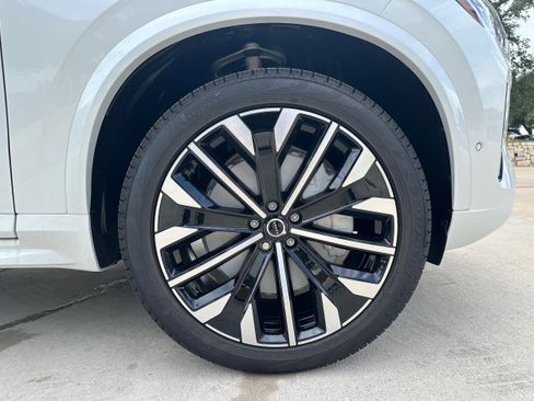 Used 2026 Volvo XC90 B6 Plus w/ Protection Package Premier image 7