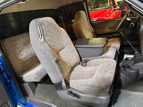 Used 1998 Dodge Ram 2500 Truck 4x4 Quad Cab image 12
