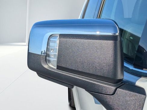 Used 2025 GMC Sierra 1500 SLT image 10