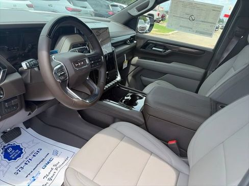 New 2026 GMC Yukon XL Elevation w/ Elevation Premium Package AWD/4WD image 16