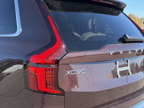 New 2026 Volvo XC90 B5 Plus image 9