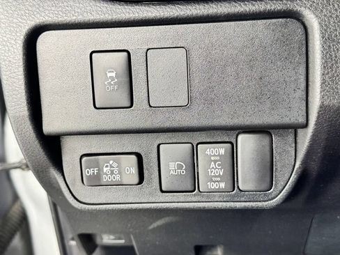 Used 2022 Toyota Tacoma TRD Off-Road AWD/4WD image 35