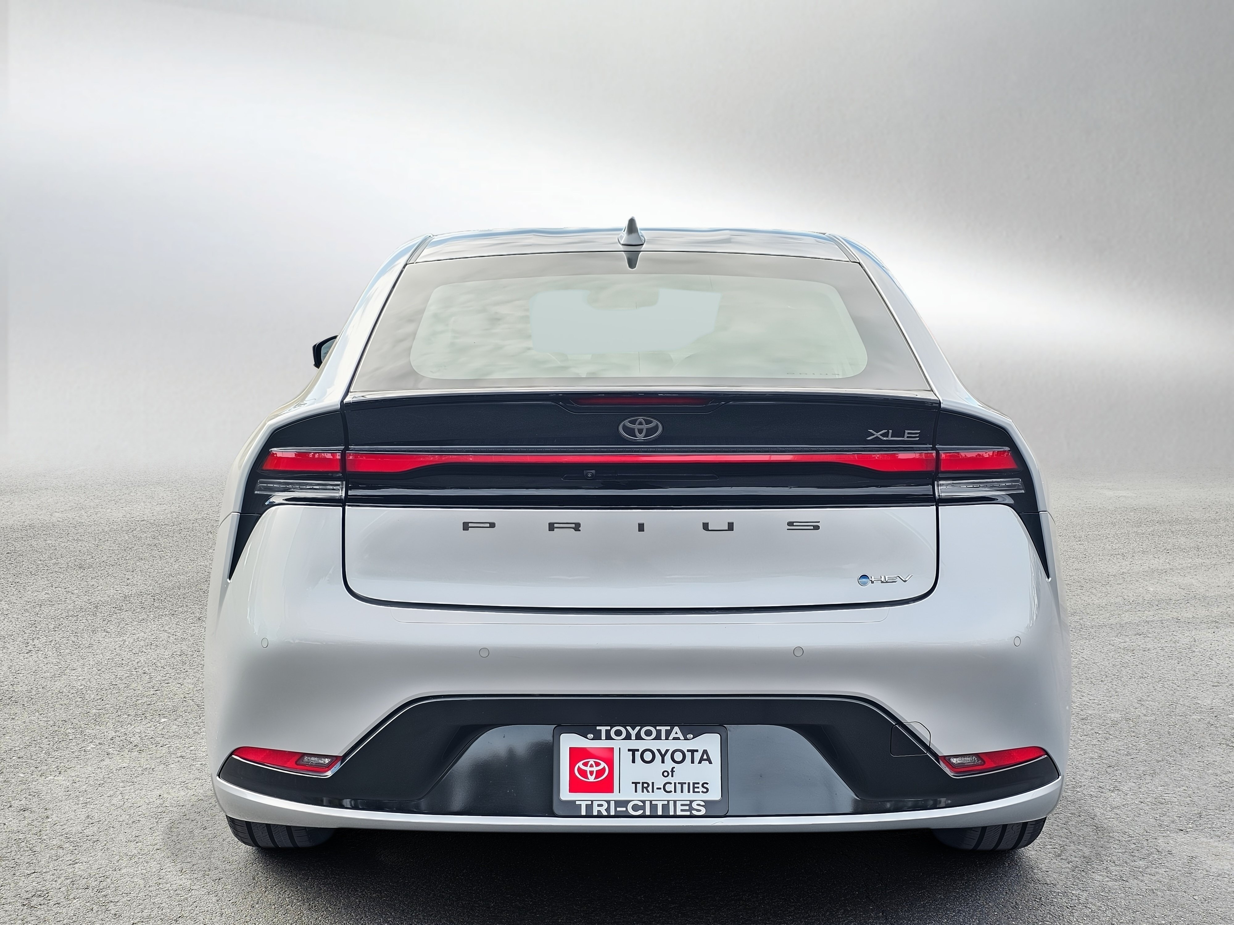 Certified 2024 Toyota Prius XLE FWD image 4