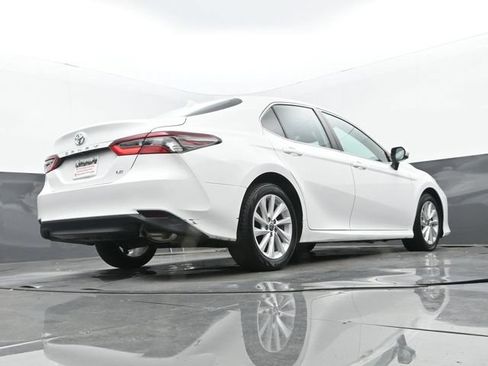 Used 2022 Toyota Camry LE FWD image 27