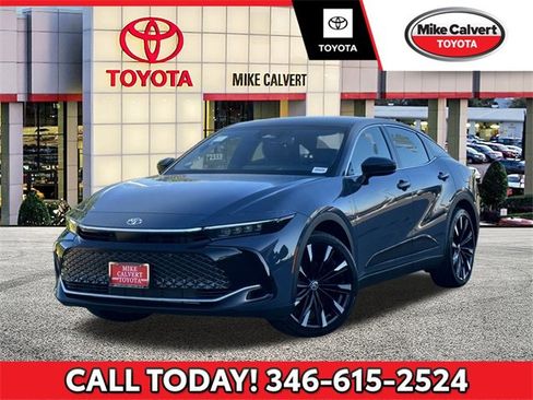 Used 2025 Toyota Crown Platinum image 1