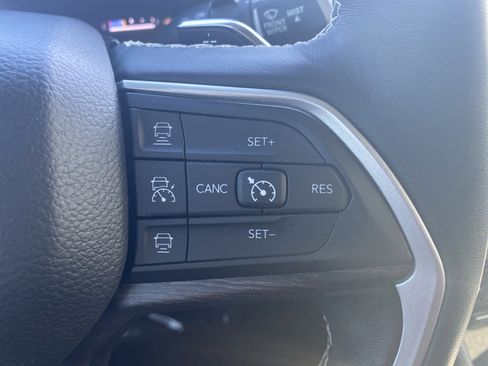Used 2022 Jeep Grand Cherokee L Limited AWD/4WD image 31